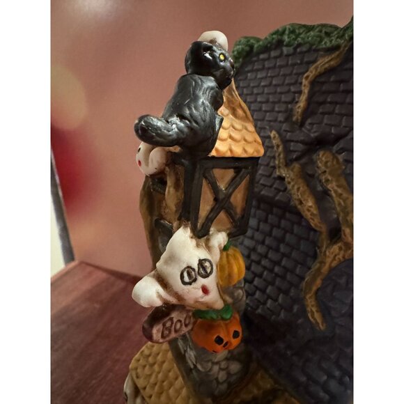 Porcelain Spooky Hotel – Perfect for Halloween Decor‎ - Picture 4 of 13